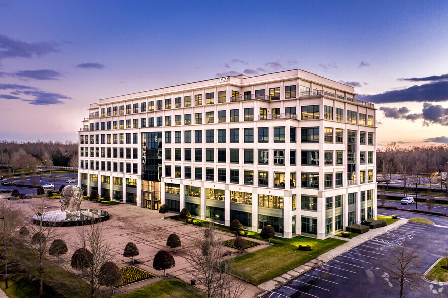 3701 Arco Corporate Dr, Charlotte, NC for lease - Building Photo - Image 1 of 25