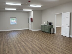116 Columbus Pky, Opelika, AL for lease Interior Photo- Image 2 of 5