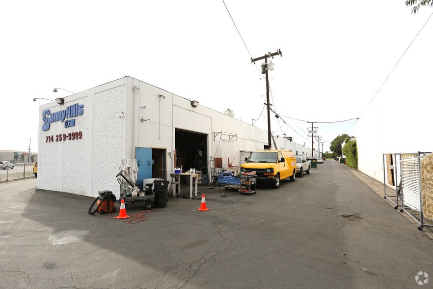 1969-1999 Ritchey St, Santa Ana, CA à louer - Photo du bâtiment - Image 3 de 6