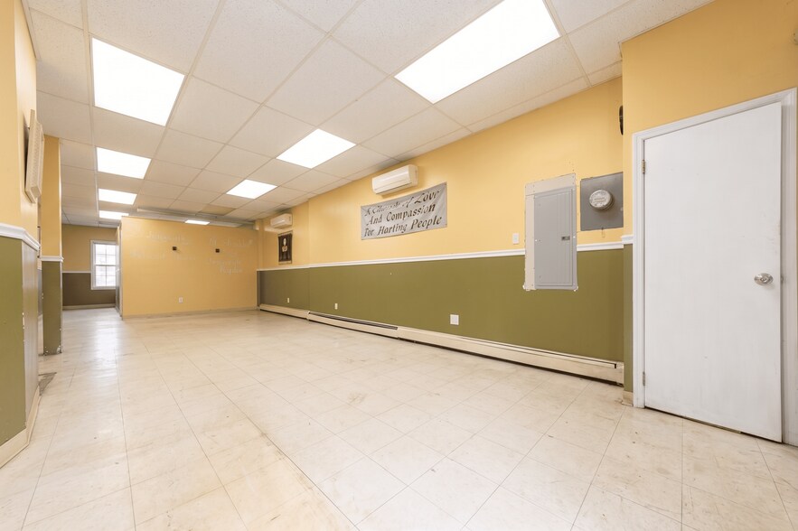 2114 Mermaid Ave, Brooklyn, NY for lease - Building Photo - Image 2 of 8