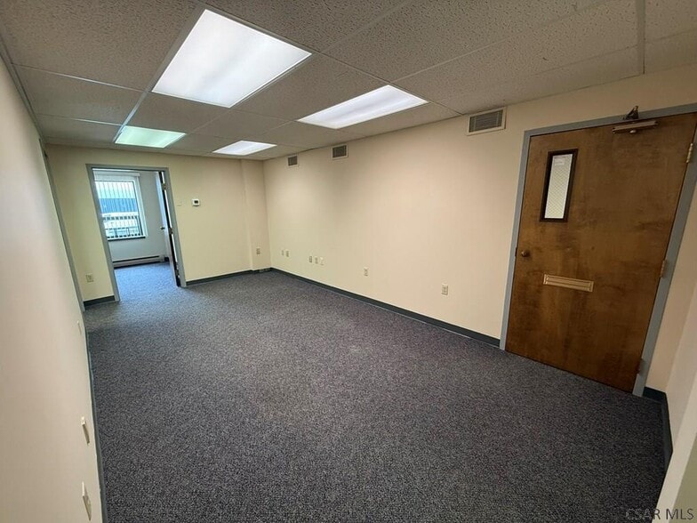 244 Walnut St, Johnstown, PA for lease - Interior Photo - Image 2 of 13