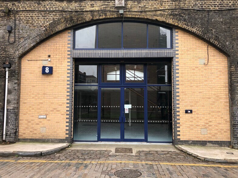 Pinchin St, Londres à louer - Photo du bâtiment - Image 1 de 4