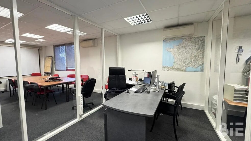 Office in Mérignac for lease - Interior Photo - Image 2 of 5