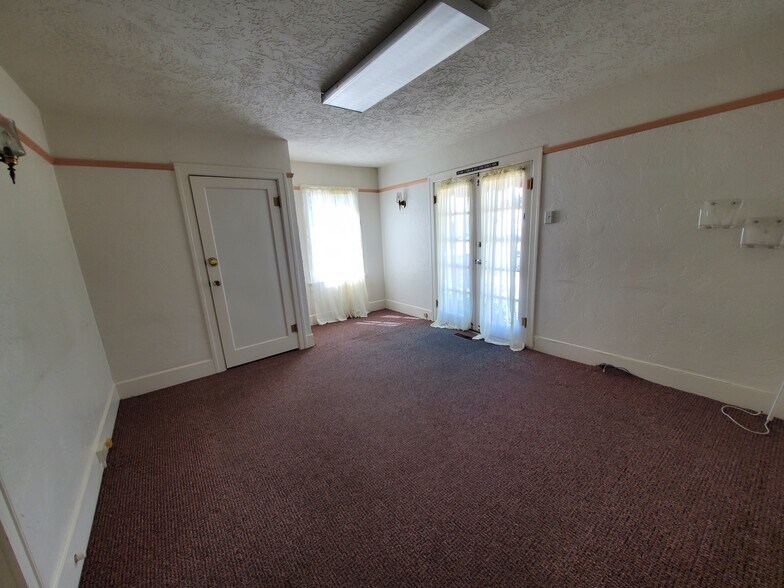 526 Mill St, Santa Maria, CA for lease - Building Photo - Image 3 of 7