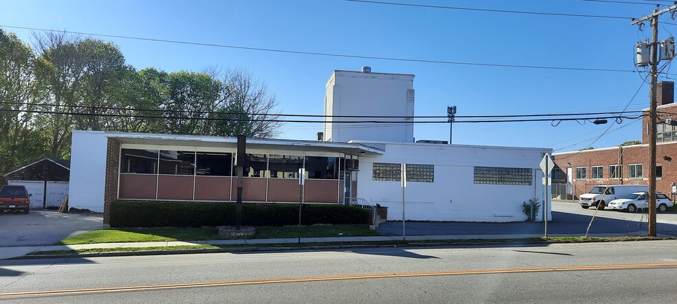 963 Bank St, New London, CT à vendre - Photo du bâtiment - Image 1 de 1