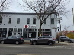 2329 W Belmont Ave, Chicago, IL à louer Photo intérieure- Image 1 de 22