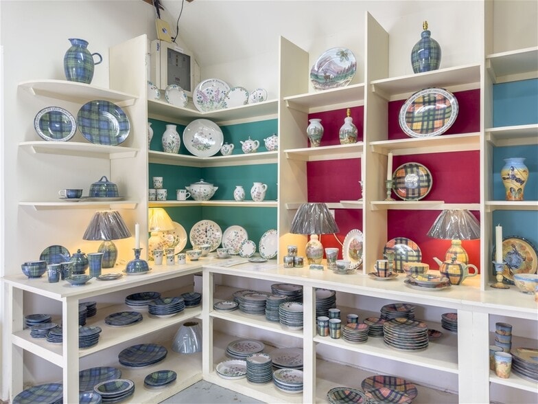 Vacant Retail Unit (Formerly The Tain Pottery), Tain à vendre - Photo du bâtiment - Image 2 de 17