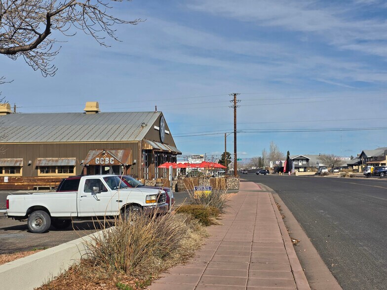 6 N Lake Powell Blvd, Page, AZ à vendre - Photo du bâtiment - Image 3 de 37