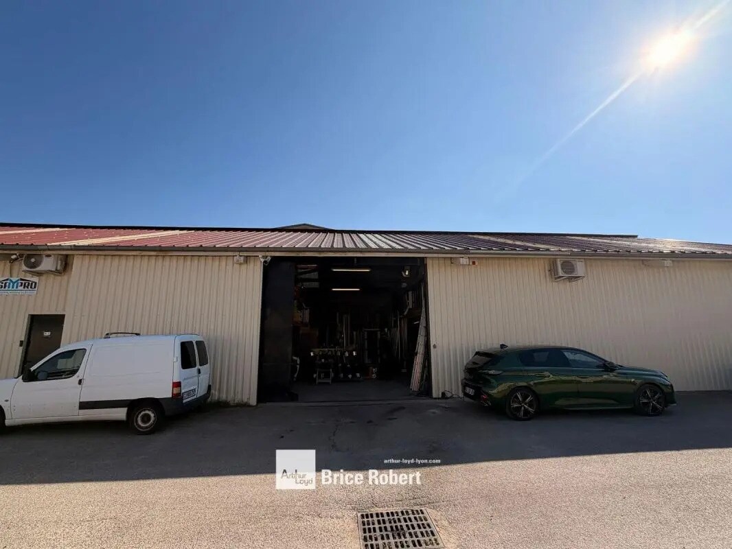 73 Rue Paul Et Marc Barbezat, Décines-Charpieu for lease Building Photo- Image 1 of 7