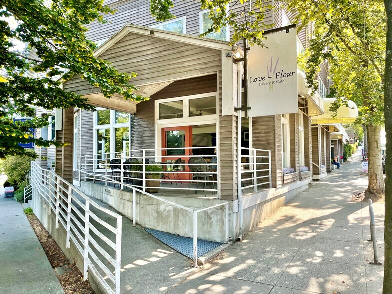 2721 E Madison St, Seattle, WA for lease - Building Photo - Image 2 of 5