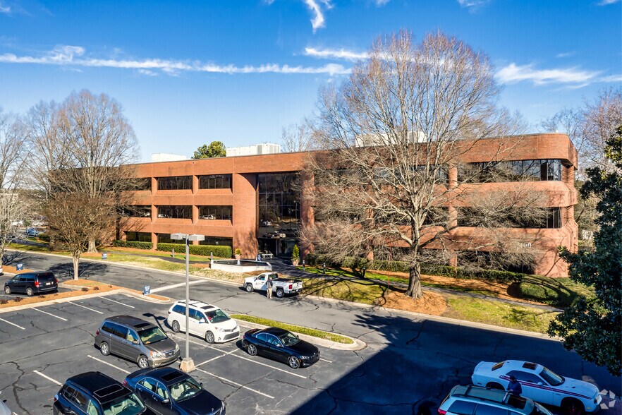 7301 Carmel Executive Park, Charlotte, NC à louer - Photo du bâtiment - Image 2 de 7