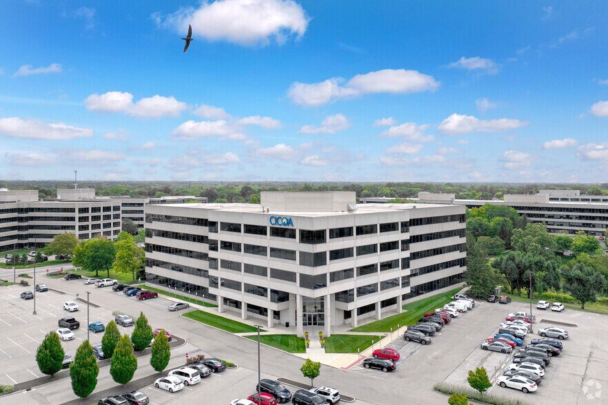 8440 Woodfield Crossing Blvd, Indianapolis, IN à louer - Photo du bâtiment - Image 2 de 17