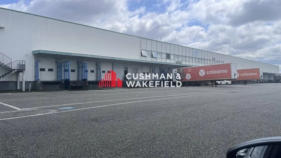 Industrial in Toulouse for lease - Building Photo - Image 3 of 4