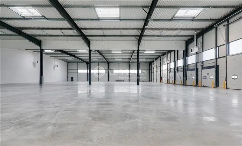 Industrial in La Courneuve for lease - Interior Photo - Image 3 of 11
