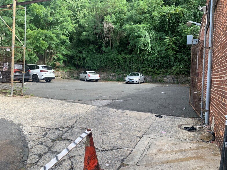 12 Bright Pl, Yonkers, NY à vendre - Photo du bâtiment - Image 3 de 8