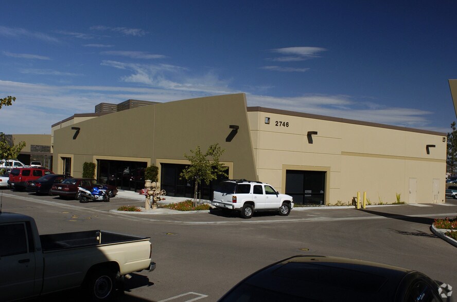 2746 Loker Ave W, Carlsbad, CA à vendre - Hall d’entrée - Image 3 de 6