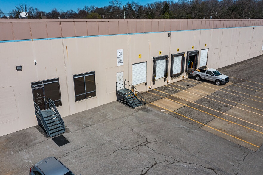 12710 Westport Rd, Louisville, KY for lease - Building Photo - Image 2 of 4