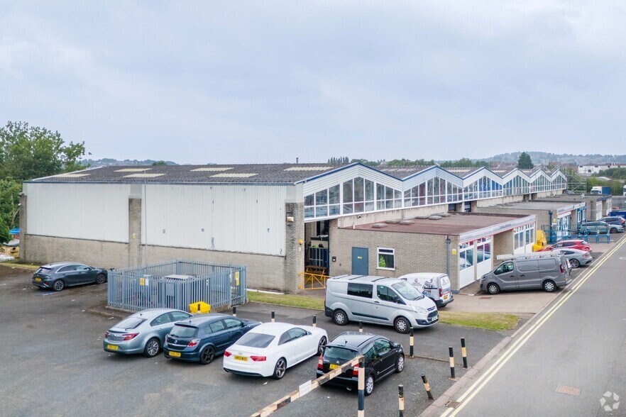 Charlton Dr, Cradley Heath à louer - Photo du bâtiment - Image 2 de 13