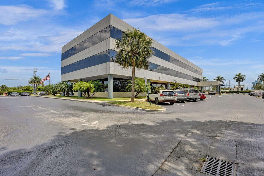 4491 S State Road 7, Davie, FL à louer - Photo du bâtiment - Image 3 de 46