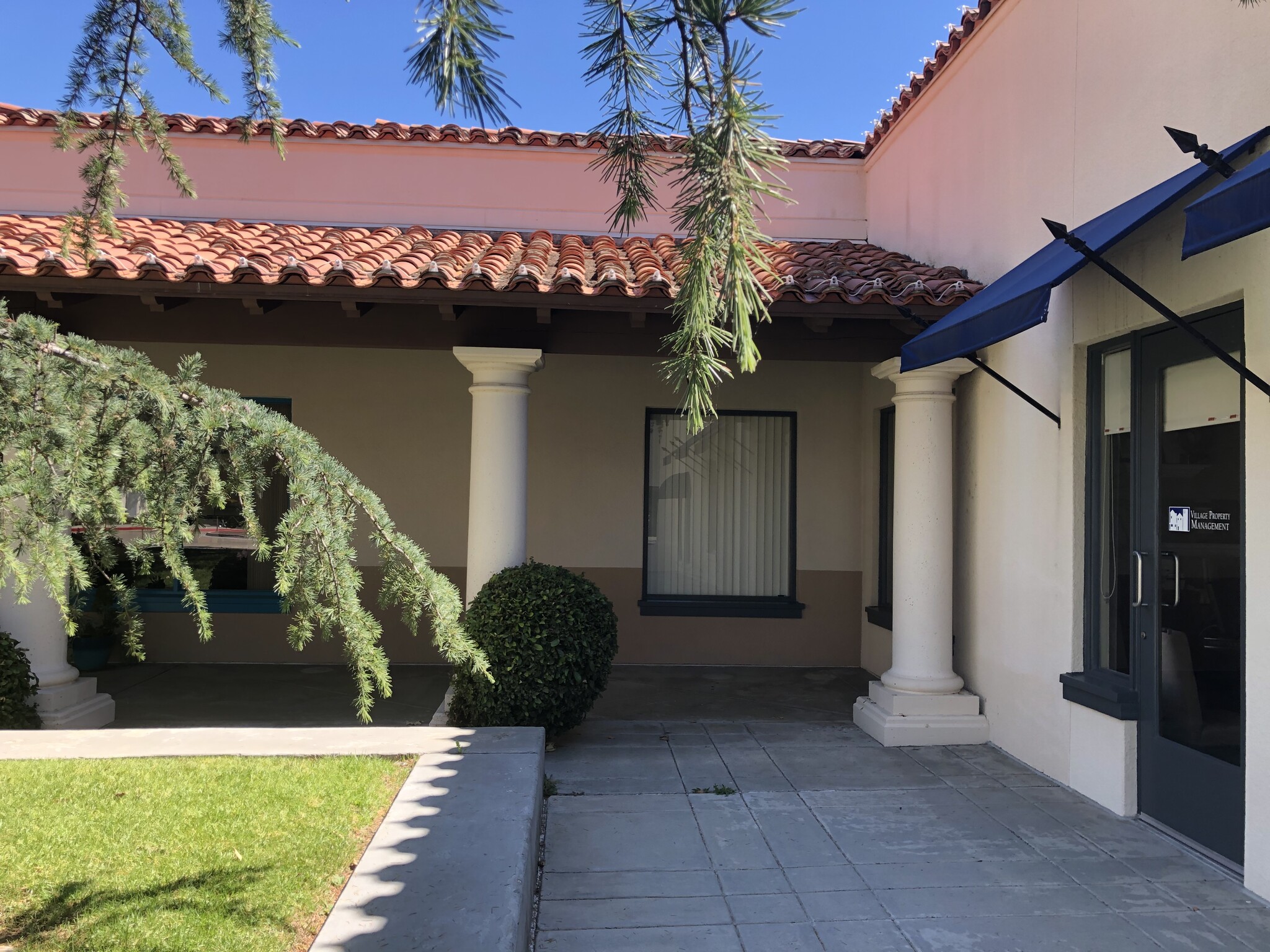 5256 S Mission Rd, Bonsall, CA à louer Photo du bâtiment- Image 1 de 4