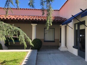 5256 S Mission Rd, Bonsall, CA à louer Photo du bâtiment- Image 1 de 4