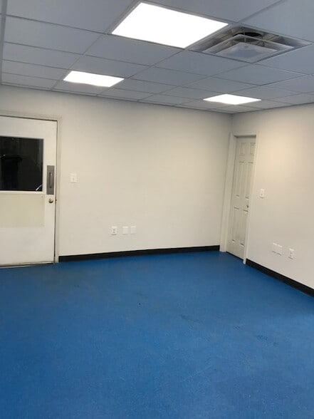 7428 Westmore Rd, Rockville, MD for lease - Building Photo - Image 3 of 19
