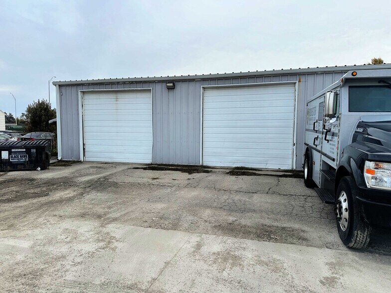 2029 Plymouth Ave, Waterloo, IA for sale - Primary Photo - Image 1 of 17