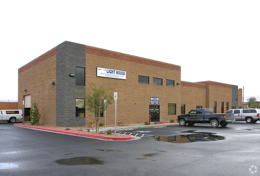 3765 Losee Rd, North Las Vegas, NV à vendre - Photo du bâtiment - Image 3 de 6