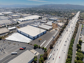 Industry West Logistics Center - Entrepôt