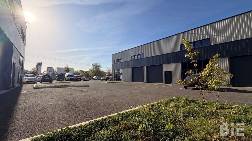 Office in Artigues-près-Bordeaux for sale - Building Photo - Image 1 of 5