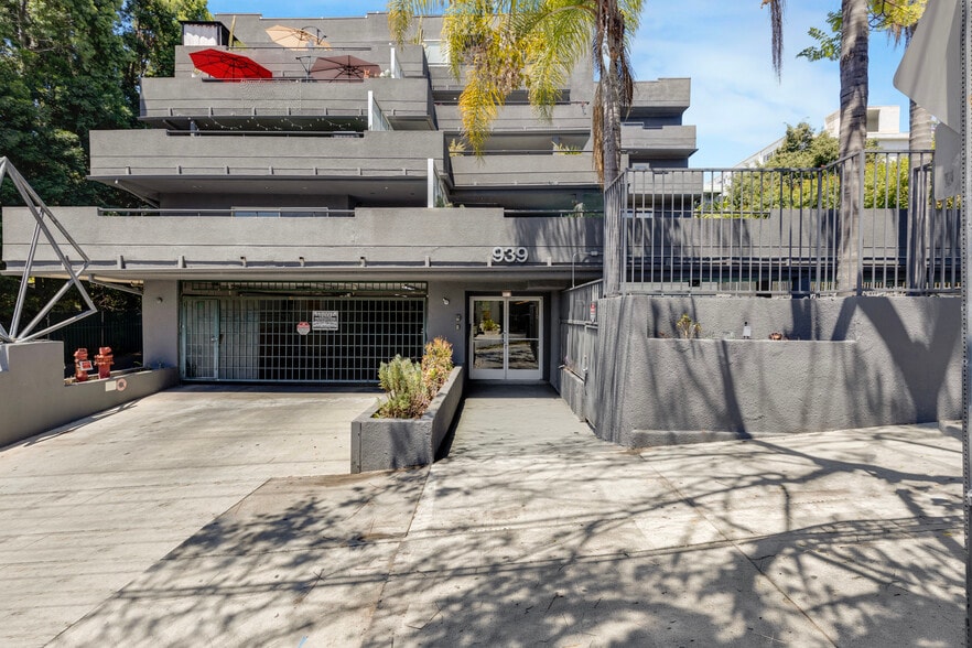 939 Palm Ave, West Hollywood, CA for sale - Building Photo - Image 2 of 45