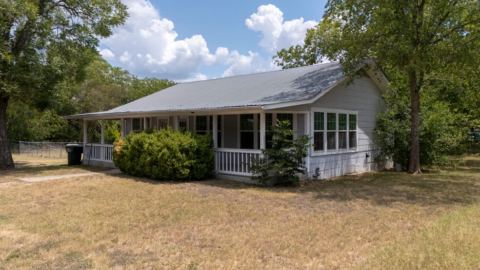 309 Railroad St, Buda, TX à vendre - Photo du bâtiment - Image 1 de 14