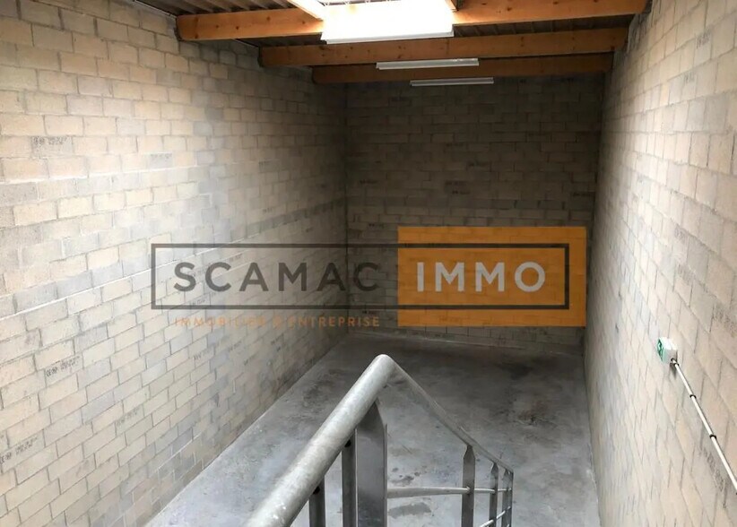 Industriel dans Ozoir-la-Ferrière à louer - Photo du bâtiment - Image 2 de 5