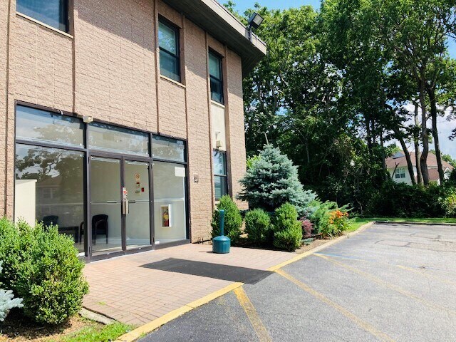 2233 Nesconset Hwy, Lake Grove, NY à louer - Photo du bâtiment - Image 1 de 9