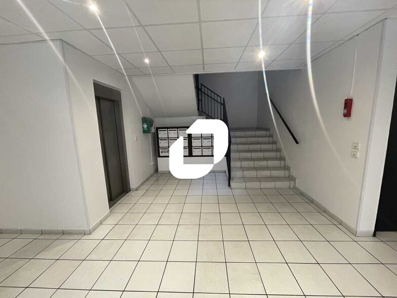 Office in Villejust for lease - Lobby - Image 2 of 10