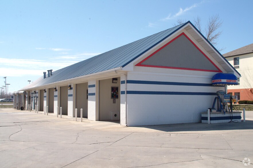 4105 W Bethel Ave, Muncie, IN à vendre - Photo du bâtiment - Image 2 de 2