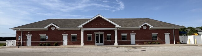 Plus de détails pour 2141 Orchard Rd, Montgomery, IL - Commerce de détail à louer