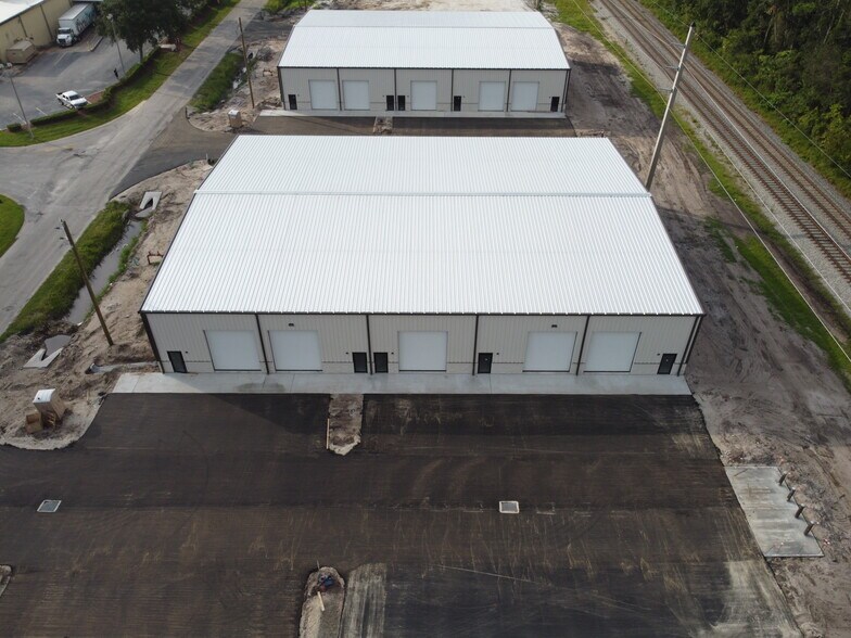 730 Parque Dr, Ormond Beach, FL à louer - Photo du bâtiment - Image 2 de 7