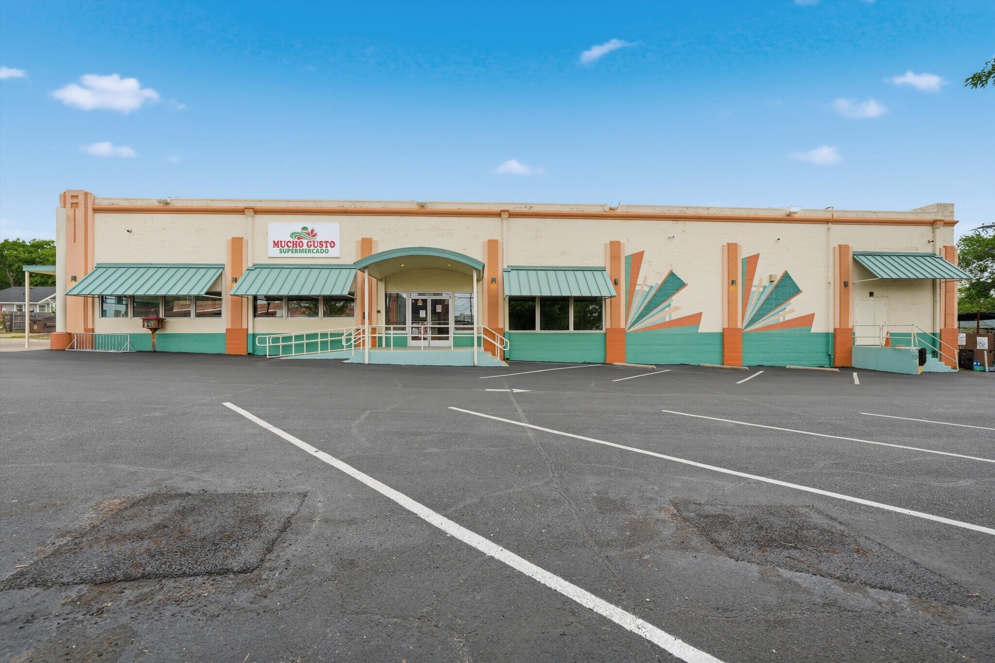 1505 N 15th St, Waco, TX for lease Building Photo- Image 1 of 8