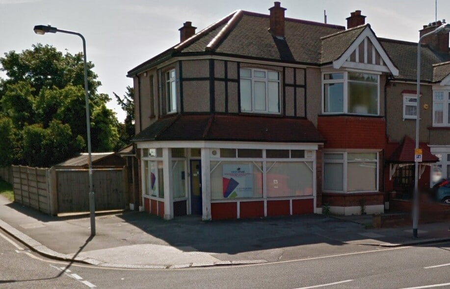 106 Charter Av, Ilford for lease - Building Photo - Image 2 of 6