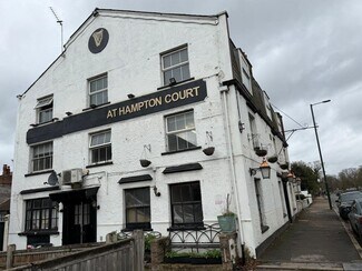 Plus de détails pour Hampton Court Rd, East Molesey - Commerce de détail à vendre