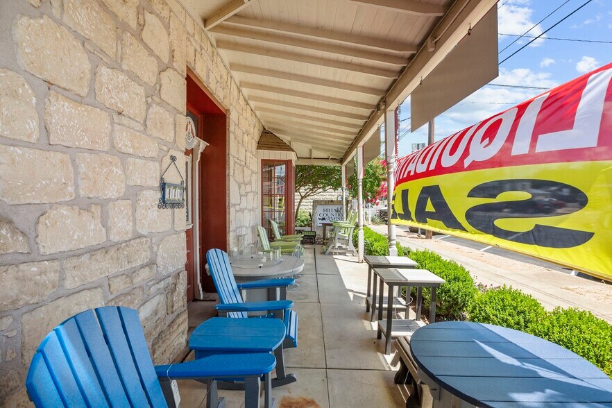 410 W Main St, Fredericksburg, TX à vendre - Photo principale - Image 1 de 34