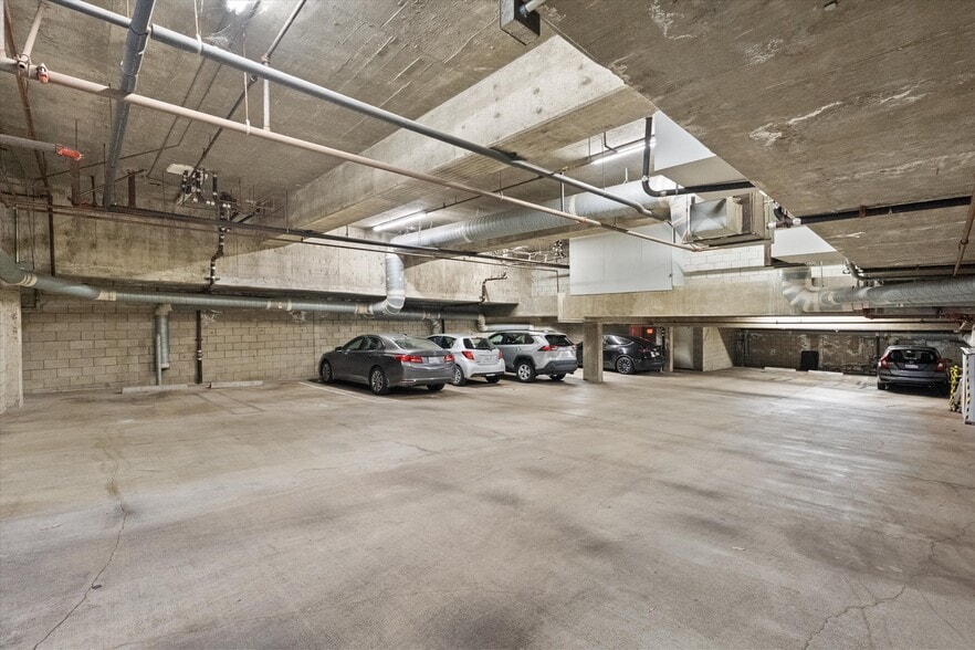 132 S Clark Dr, Los Angeles, CA for sale - Building Photo - Image 3 of 22