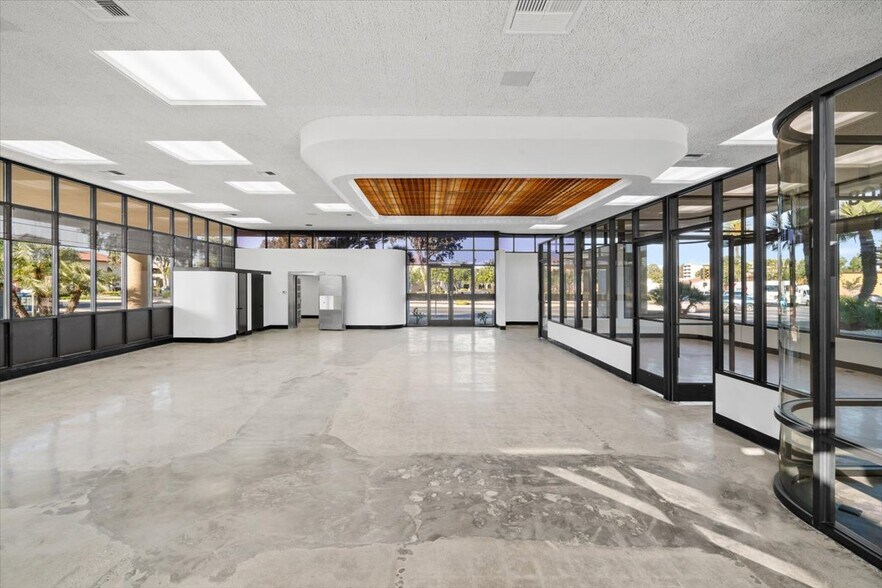 402 E Main St, Santa Maria, CA for sale - Interior Photo - Image 2 of 28