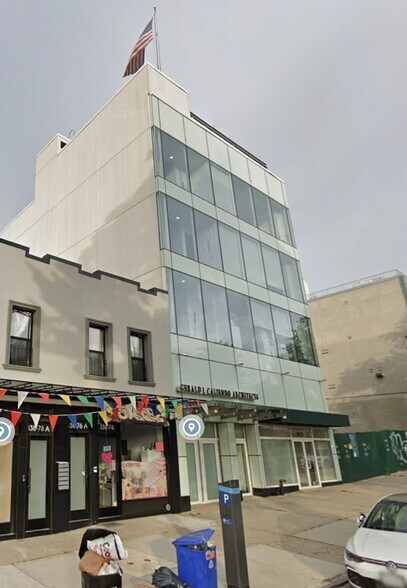 13872 Queens Blvd, Jamaica, NY à louer - Photo du bâtiment - Image 2 de 8