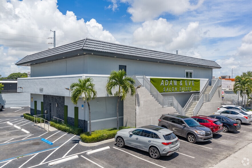 681 NW 108th St, Miami, FL for sale - Building Photo - Image 1 of 13