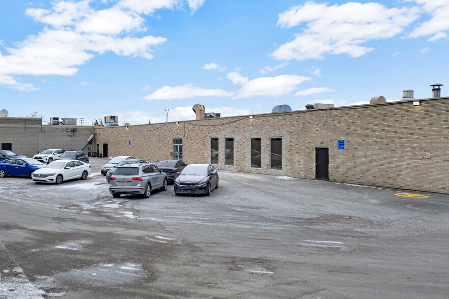 3545 Boul Dagenais O, Laval, QC à louer - Photo du bâtiment - Image 2 de 22