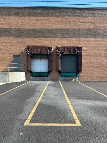 128-15 26th Ave, Flushing, NY for lease - Building Photo - Image 3 of 4