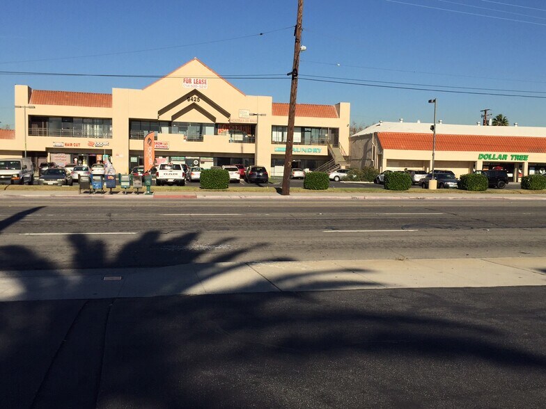 9409-9425 Telegraph Rd, Pico Rivera, CA à louer - Photo du bâtiment - Image 2 de 2