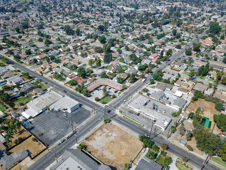 551 E Francisquito Ave, West Covina, CA à louer - Photo du bâtiment - Image 3 de 8
